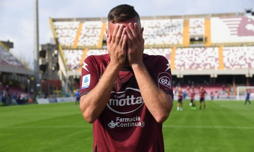 Sa suzama u očima otrčao je počasni krug, a navijači su ga ispratili uz ovacije