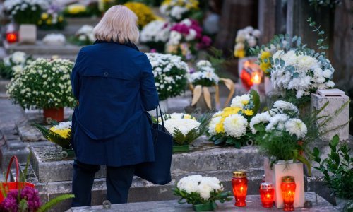 Zbog inflacije ovogodišnji odlazak na groblje koštat će više nego ikad prije