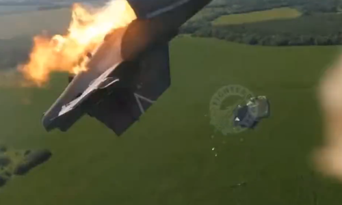 [VIDEO] Nevjerojatan prizor: Ruski pilot zabilježio rušenje svog Suhoja, katapultiranje i spuštanje na tlo padobranom