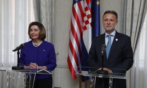 Pelosi na presici sa Jandrokovićem: Još 90-ih godina uvjerila sam se u hrabrost hrvatskog naroda