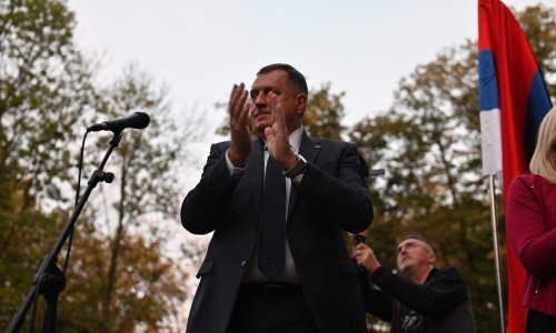 Dodik: Nepodnošljivo je da potomci pripadnika Handžar divizije, poput Bakira Izetbegovića, hrvatsko cvijeće kako su ih zvali, danas govore o antifašističkoj prošlosti