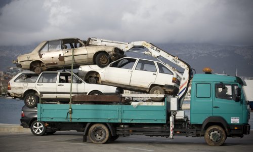 Uklonjeno 30-ak starih automobila sa šest otoka: Sve se može riješiti jednim telefonskim pozivom ovlaštenom sakupljaču