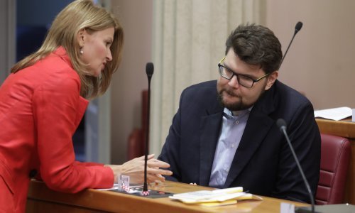 Nezadovoljna oporba: Vlada koristi inflaciju da bi punila proračun, građanima daje mrvice