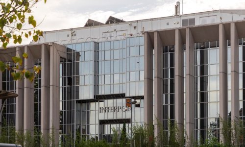 Interpol upozorava: Virtualna stvarnost pravi velike probleme u borbi protiv kriminala, kriv je Facebook