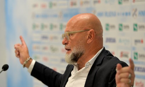 [VIDEO/FOTO] Nakon uvreda s tribina Serse Cosmi jednako vulgarno najavio remont Rijeke: Izdržimo do kraja polusezone i onda šaljemo sve u ...