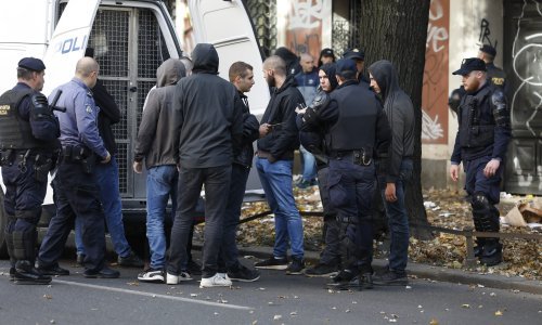 [VIDEO/FOTO] Huliganski obračun u centru Zagreba: Policija uhitila više od 50 osoba, dvije teško ozlijeđene zbrinute u bolnici