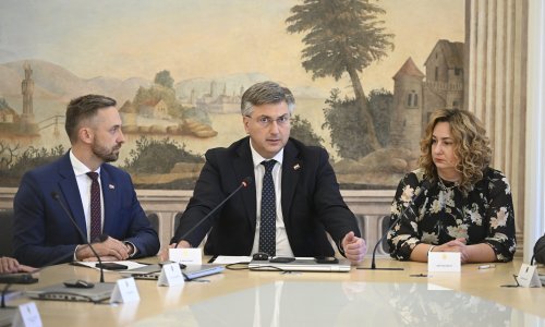 Vlada i sindikati potpisali sporazum, Plenković poručio: 'Ovo je okvir dogovora s obzirom na ekonomsku situaciju danas'