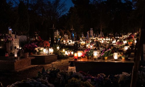 [FOTO] Svi sveti obilježavaju se i u drugim državama: Pogledajte kako su se mrtvih prisjetili diljem svijeta