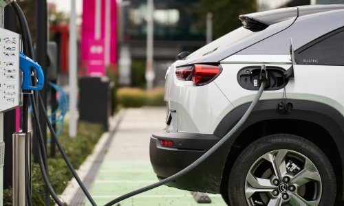 Jednostavniji prijelaz s benzinaca i dizelaša: Do 2025. godine do 200 novih punionica za električna vozila