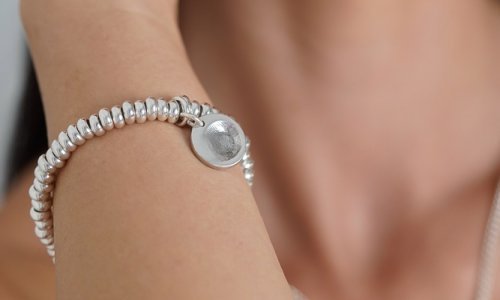 Ako je na srcu vrijeme je da ga stavite i oko vrata – autentičan nakit prožet uspomenama donosi Smallprint