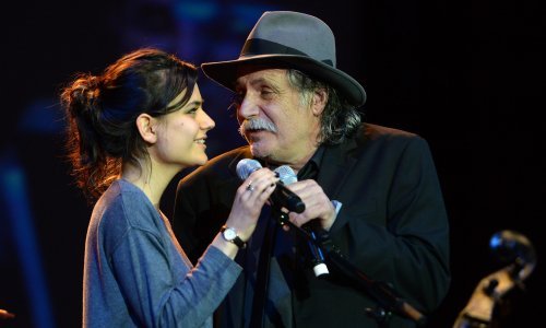 Znate li tko je Eliot Alma, o kojoj se sve glasnije govori? Kći Rade Šerbedžije pravo je osvježenje na glazbenoj sceni