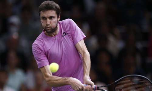 Gilles Simon svim silama odbija otići u mirovinu, a pri tom je Tayloru Fritzu uskratio odlazak na ATP Finals