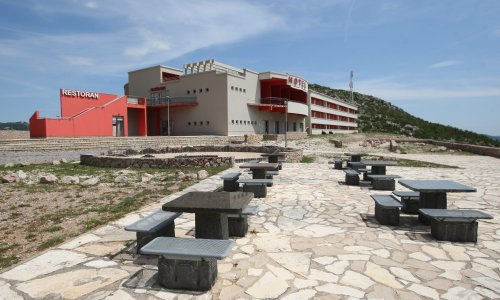 Ima li nade za hotel propalog 'kralja pršuta' na vrhu Velebita? Čini se da se nešto kreće