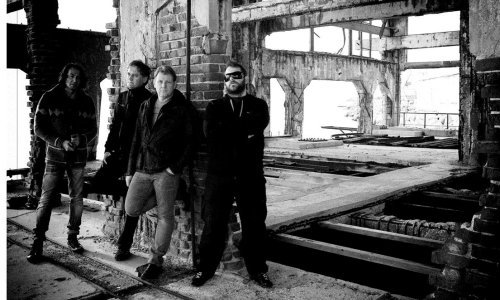 'Naši albumi su besplatni jer diskografi lažiraju naklade'