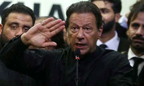 Bivši pakistanski premijer Imran Khan izašao iz bolnice nakon što je pogođen u nogu