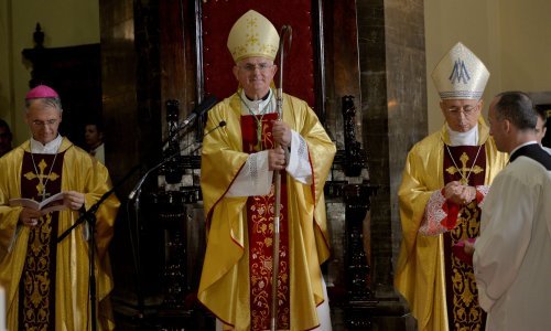 [FOTO] Riječki nadbiskup Uzinić simbolično preuzeo službu i biskupski štap