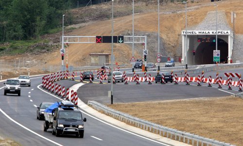 Muškarac teško ozlijeđen na A1: Teretnim vozilom zabio se u ogradu