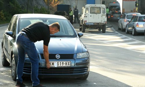 Srbi sa sjevera napustili kosovske institucije zbog registracija