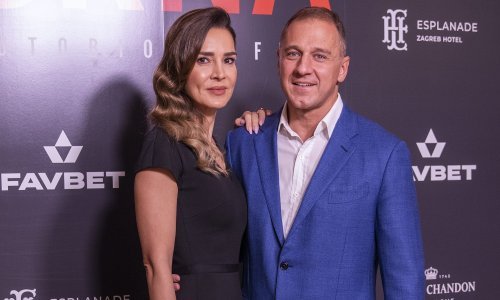 Severinina kuma privukla sve poglede: Andrea Čermak elegantnu je kombinaciju podignula Pradinom torbicom i ženstvenim sandalama