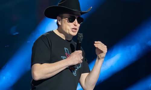 Treba mu gotovina: Elon Musk je upravo prodao 19,5 milijuna dionica Tesle za skoro četiri milijarde dolara