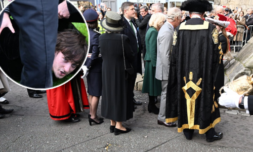 'Ova je zemlja izgrađena na krvi robova': Kralja Charlesa III i kraljicu Camillu prosvjednici gađali jajima