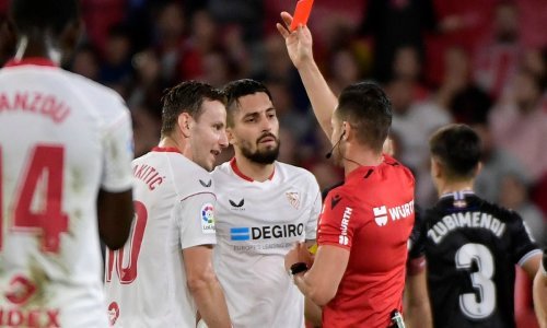 [FOTO] Ivan Rakitić dobio izravni crveni karton nakon intervencije VAR-a; Sevilla hrabro pala s devetoricom igrača na terenu
