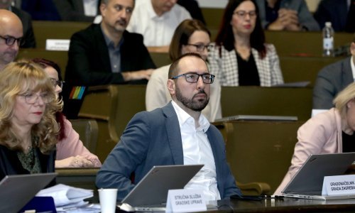 Iznerviran stalnim upadanjem u riječ, Tomašević povukao potez koji je Bandić često primjenjivao