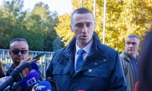 Penava nekažnjavanje ratnog zločina JNA nazvao izdajom, a Pupovčevo bacanje vijenca u Dunav  provokacijom