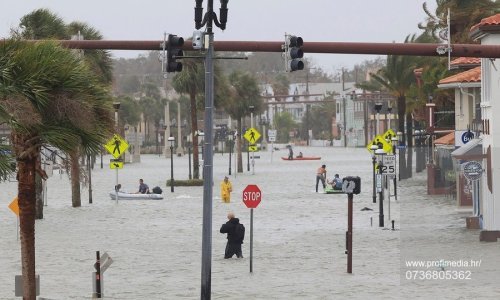 [FOTO] Neviđeno razaranje na Floridi: Urušena autocesta, uništeni dalekovodi i kuće uz more