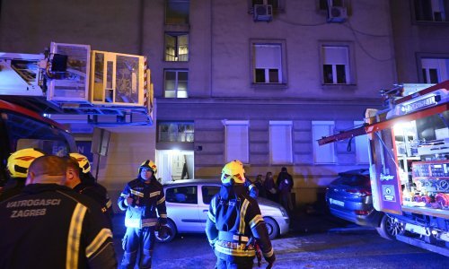 [FOTO] Požar u Zagrebu, iz stana evakuirani žena i dvoje djece