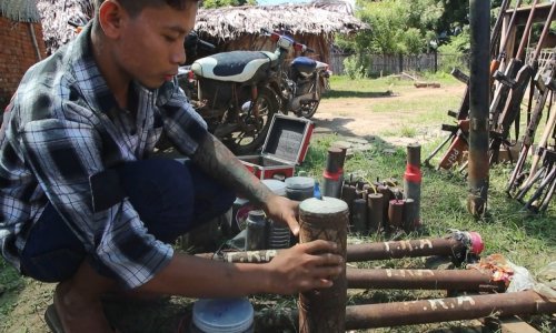 [VIDEO/FOTO] Mašta mjanmarskih pobunjenika je nenadmašna, evo kako dolaze do prijeko potrebnog oružja u borbi protiv vojne hunte