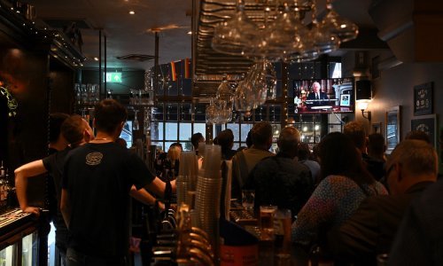 Britanski pubovi masovno skrajućuju radno vrijeme kako bi smanjili račune za struju i grijanje