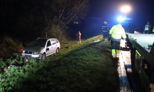 [FOTO] Teška prometna nesreća kod Varaždina; automobil sletio u jarak; vozač poginuo
