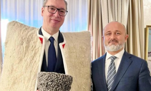 Čečensko-srpsko bratstvo: Kadirov poslao Vučiću ogrtač i šubaru