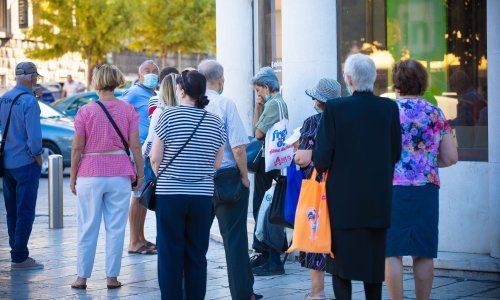 Evo u kojim je situacijama povoljnije uzeti obiteljsku mirovinu, a u kojima zadržati vlastitu uz dodatak