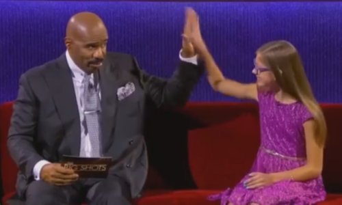 Mia Negovetić učila hrvatski Stevena Harveyja