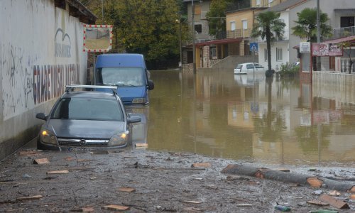 [FOTO/VIDEO] Poplava u Novom Vinodolskom i na Krku. Ulice preplavila voda, nastao je kaos