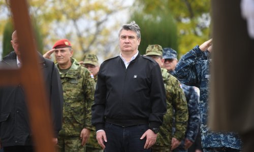 Milanović i izaslanstva Sabora i Vlade odali počast žrtvama u Škabrnji