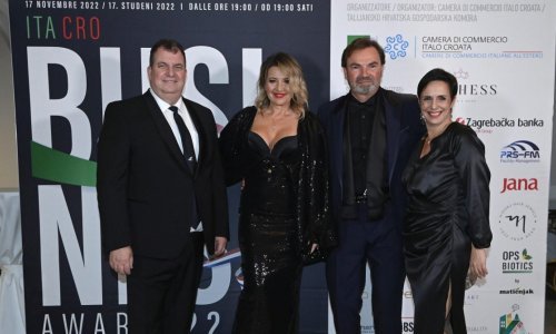 Modnu reviju omiljenog brenda svoje supruge Kolinde, nije propustio ni njezin suprug, Jakov Kitarović