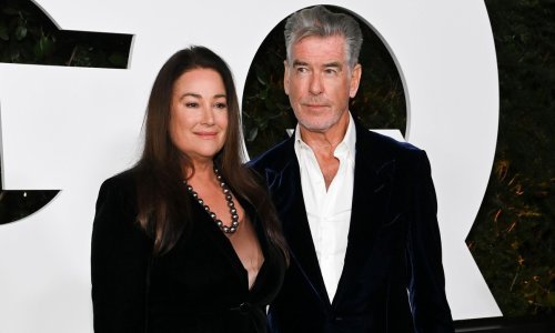 Elegantni u crnom: Najzgodniji djed čija je snaha hrvatskih korijena, modno se uskladio sa suprugom