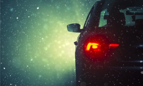 U Lici i Gorskom kotaru snijeg i gusta magla; zbog vjetra zabrane i ograničenja u prometu