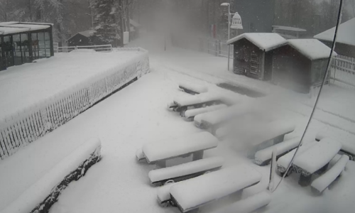 Mećava u Gorskom kotaru i Lici, snijeg zabijelio Medvednicu, u priobalju i na kopnu olujni vjetar