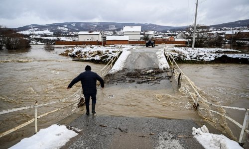 Oca i sina u Albaniji odnijela nabujala rijeka, kćer se uspjela izvući; poplavljeno i Kosovo