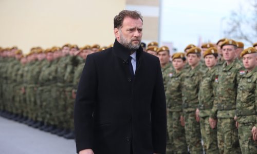 [VIDEO/FOTO] Dva ispraćaja vojnika u NATO misiju. Banožića pitali je li mu neugodno: 'Meni je čast što sam došao ispratiti hrvatske vojnike'