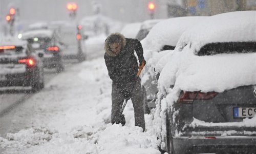 Švedska paralizirana obilnim snijegom; učenici ostali kod kuće, avioni nisu poletjeli...