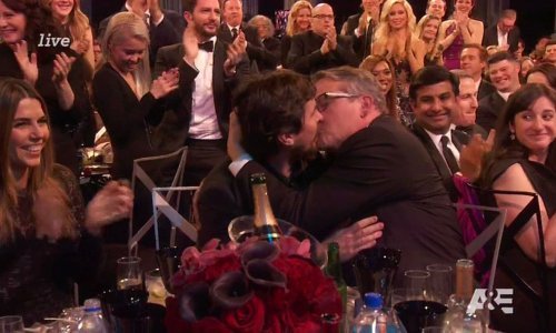 Christian Bale nagradu proslavio neobičnom gestom