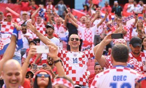 [FOTO] Marokanci dominirali na tribinama, ali kvadratića nije nedostajalo: Kroz fotografije doživite atmosferu na stadionu Al Bajt