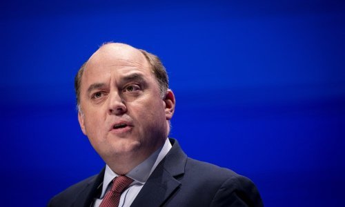Ministar obrane Ben Wallace: Britanija prvi put šalje helikoptere Ukrajini