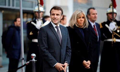 Da, prva dama Francuske odlično nosi i ovaj pomalo riskantan spoj