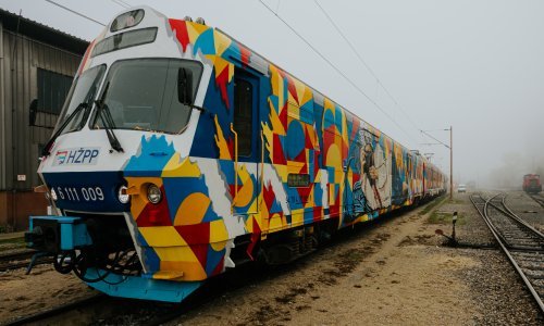 [FOTO] Poznati muralist Boris Bare oslikao HŽ-ov vlak, pogledajte kako izgleda i kojim relacijama vozi